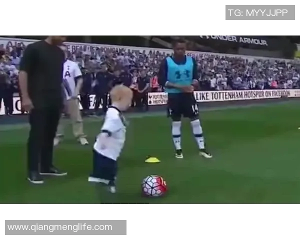 足球明星的完美体形展现与训练秘诀揭秘让你领略运动之美 足球明星的完美体形展现与训练秘诀揭秘让你领略运动之美